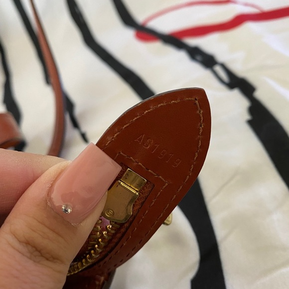 Authentic Louis Vuitton Epi shoulder bag - Picture 11 of 11